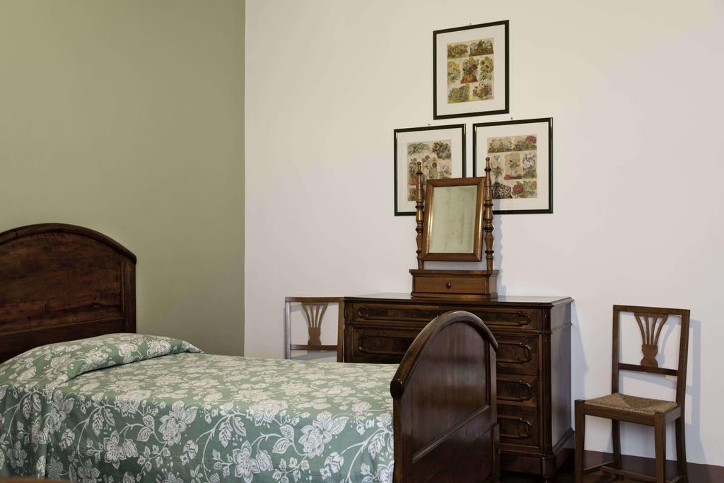 فيلا سيريتو غيديفي Tenuta Di Colle Alberti Agriturismo الغرفة الصورة